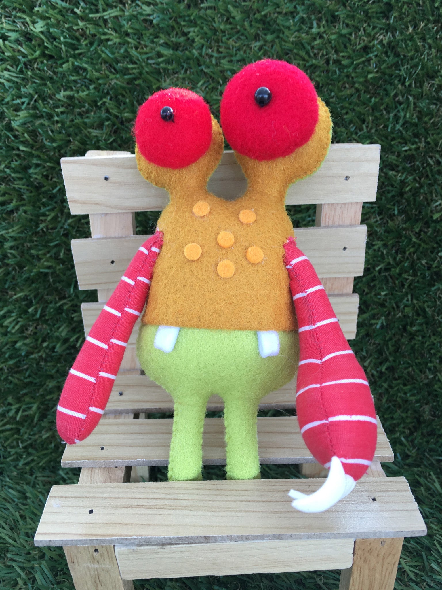 Mr. Claw Keychain